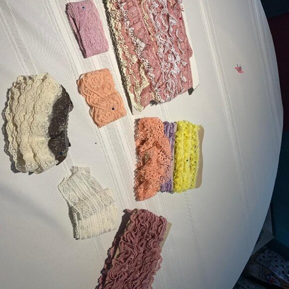 Bulk Lace - Picture 3 of 3